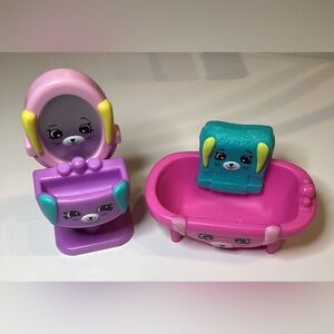 LOT OF 4 SHOPKINS HAPPY PLACES TOYS Bathtub Towel Sink Mirror Sink